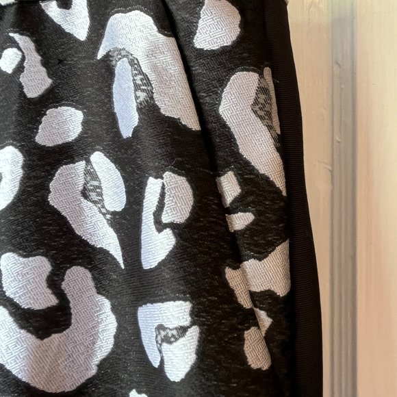 Rachel Zoe Women's Black and Silver Pants Animal Print Size 8 - Picture 3 of 7